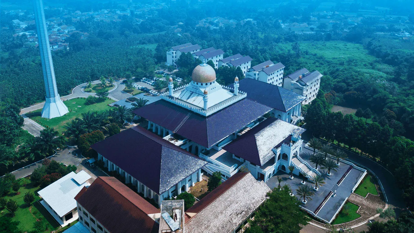 Pesantren modern Indonesia dengan fasilitas pendidikan kontemporer untuk santri