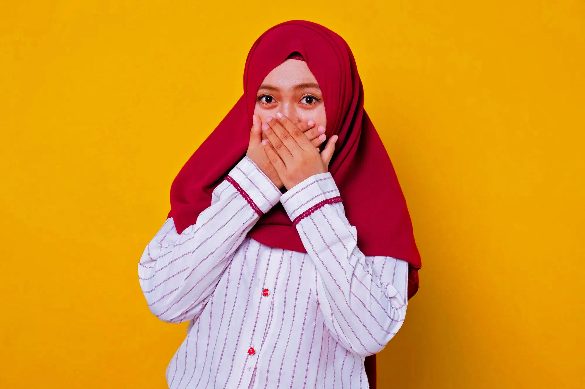 ilustrasi menahan tangan dan lisan