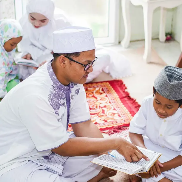 Ilustrasi Anak Belajar Membaca Al Quran. Sumber: focushomeschoolling.com