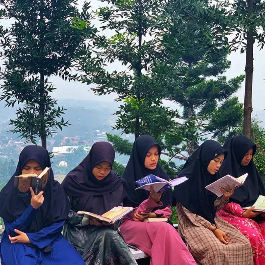 Ilustrasi Santri Daarul Mutqin Menghafal Quran