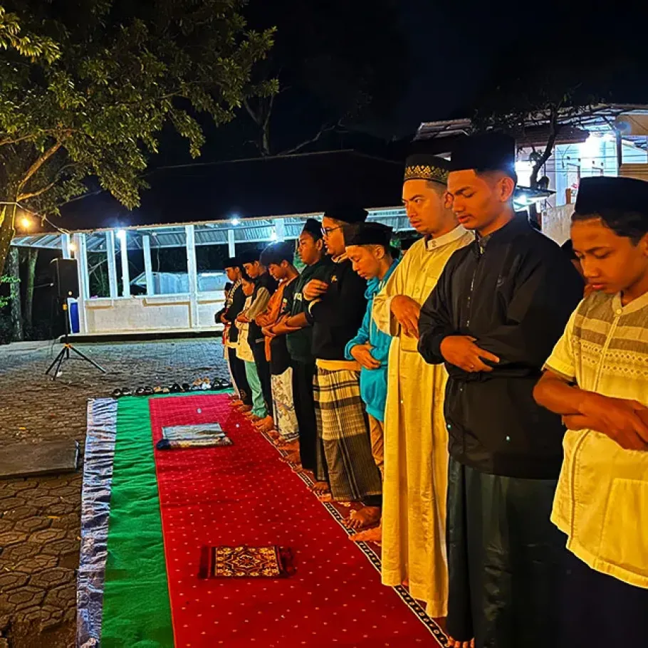 Sholat Hifdzil Qur’an Di Ponpes Daarul Mutqin