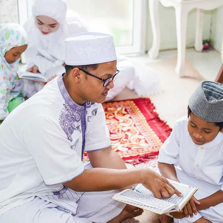 Ilustrasi Anak Belajar Membaca Al Quran. Sumber: focushomeschoolling.com