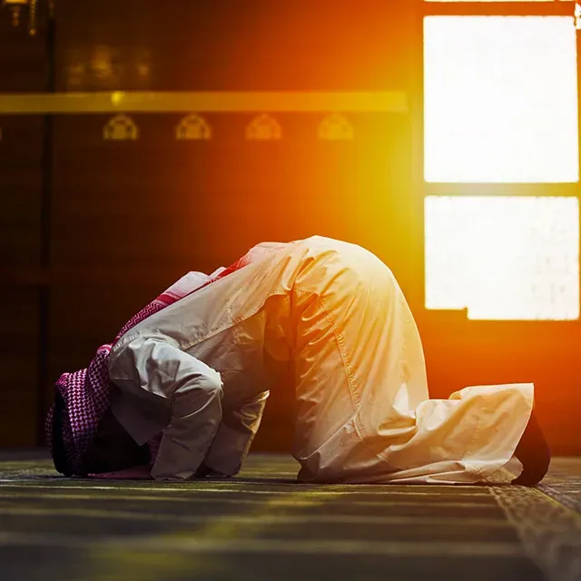 Ilustrasi Orang Sholat