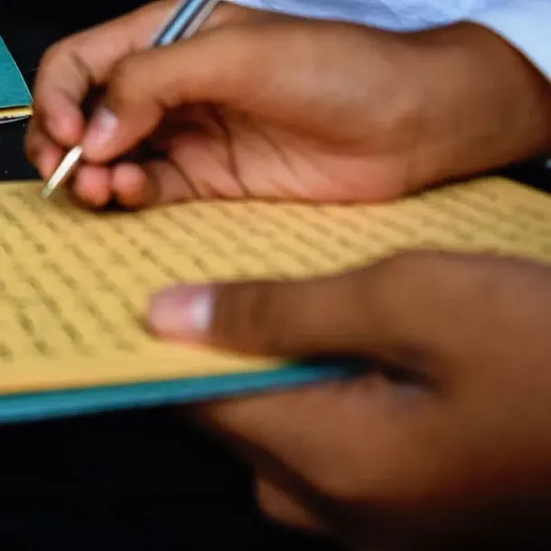 Ilustrasi Belajar Tafsir Al Quran. Sumber: islami.co