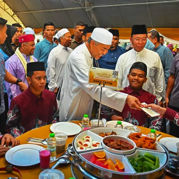 Ilustrasi Berbuka Puasa Bersama dan Menyantuni Anak Yatim
