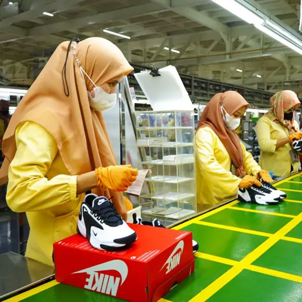 Ilustrasi Pekerja Pabrik