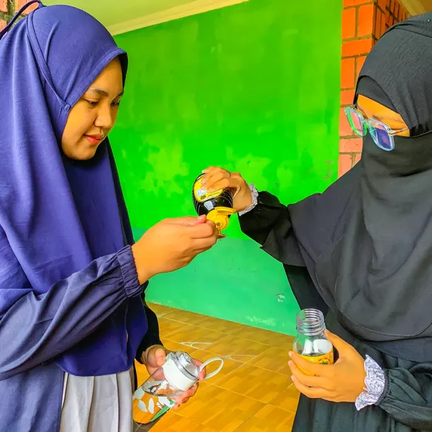 Pemberian MADU DAN HABATTUSAUDA Kepada Santri