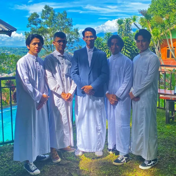 Ust. As'ad dan Santri Putra Pengabdian